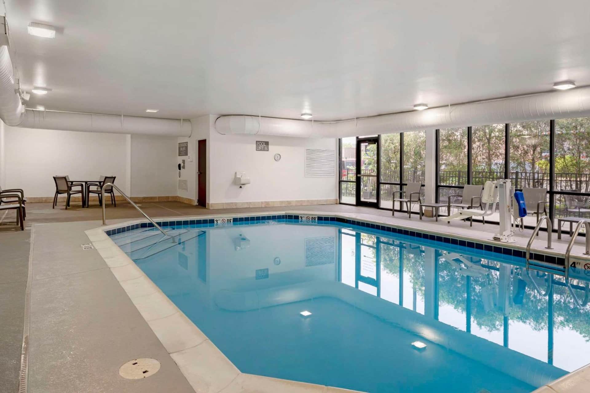 Comfort Suites Elgin