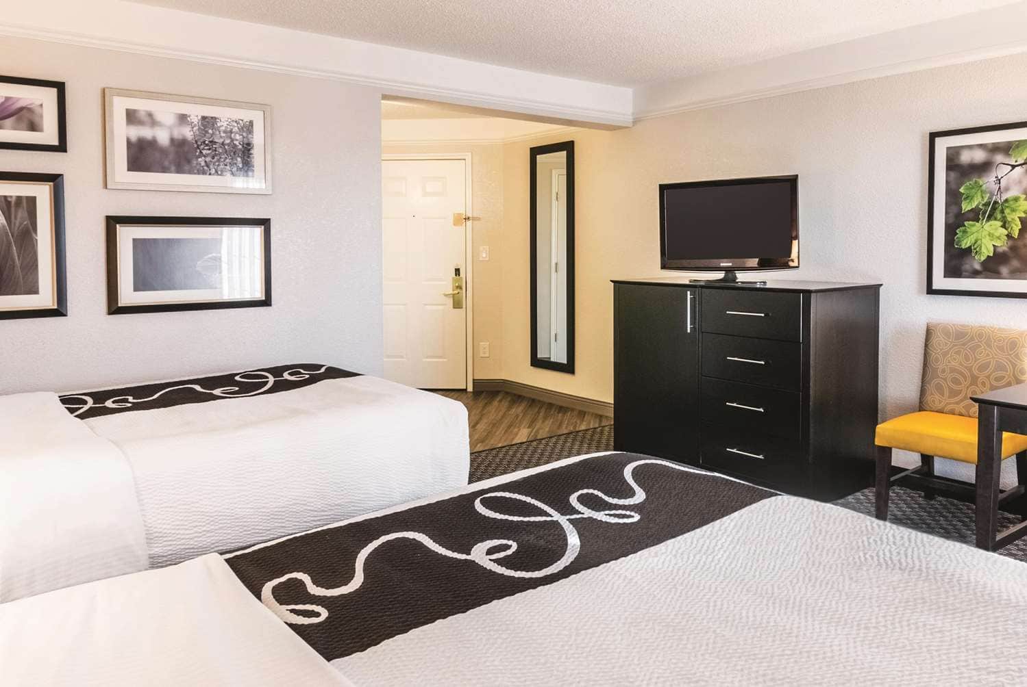 La Quinta Inn & Suites by Wyndham Orlando Airport