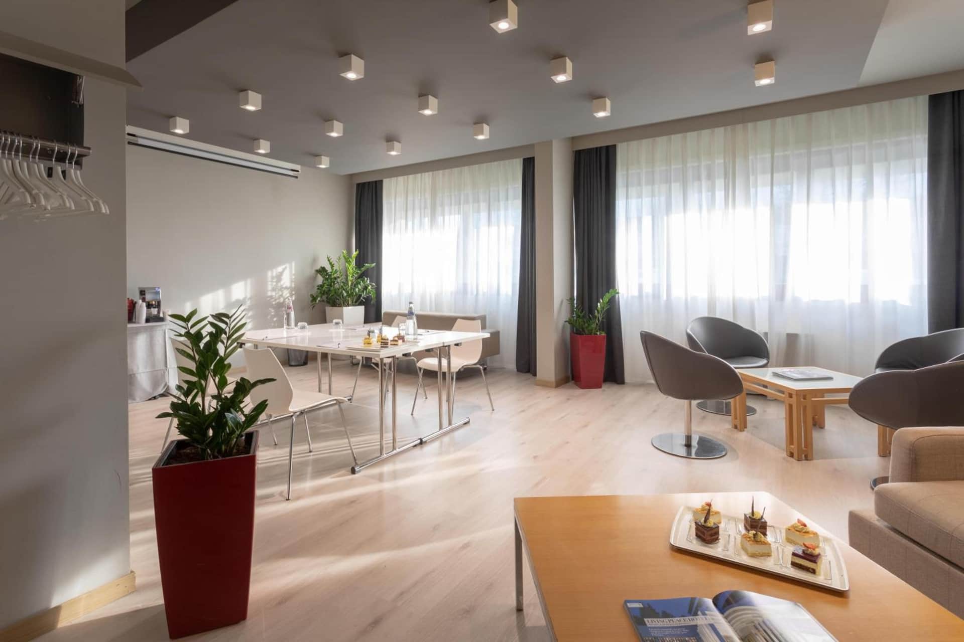Living Place Hotel