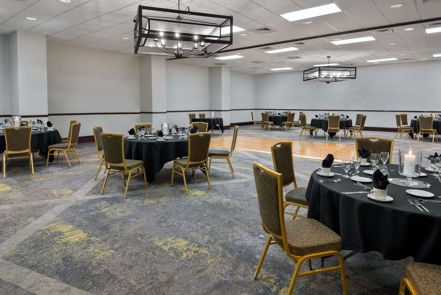Embassy Suites Dallas - Park Central Area