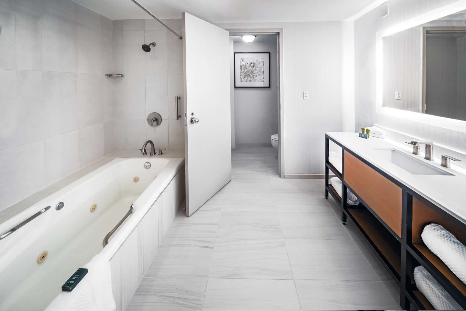 DoubleTree by Hilton Tulsa - Warren Place