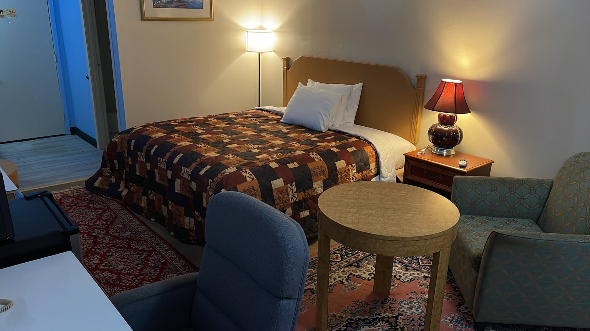 LAKE COUNTRY INN