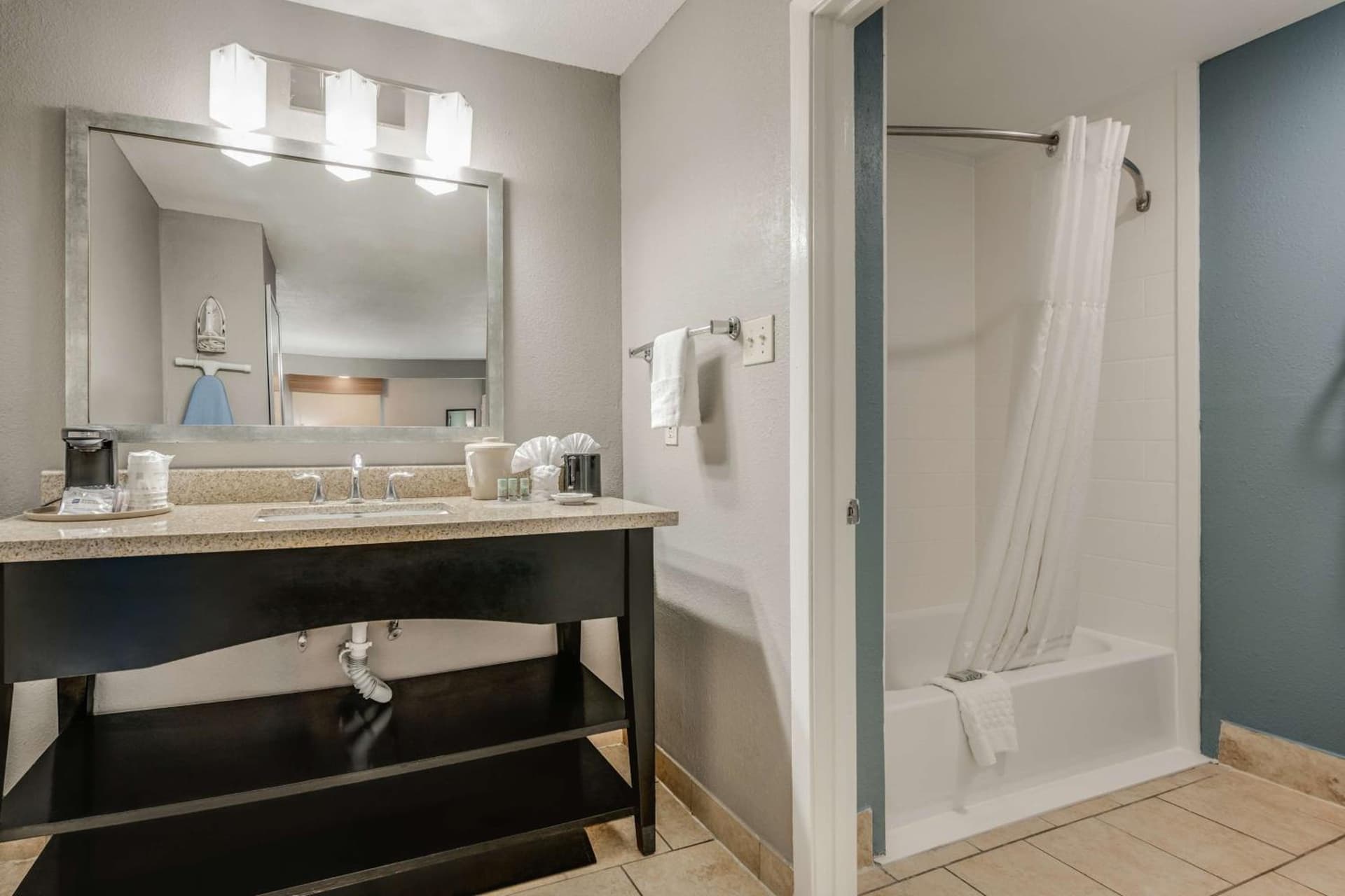 Huntsville Inn & Suites