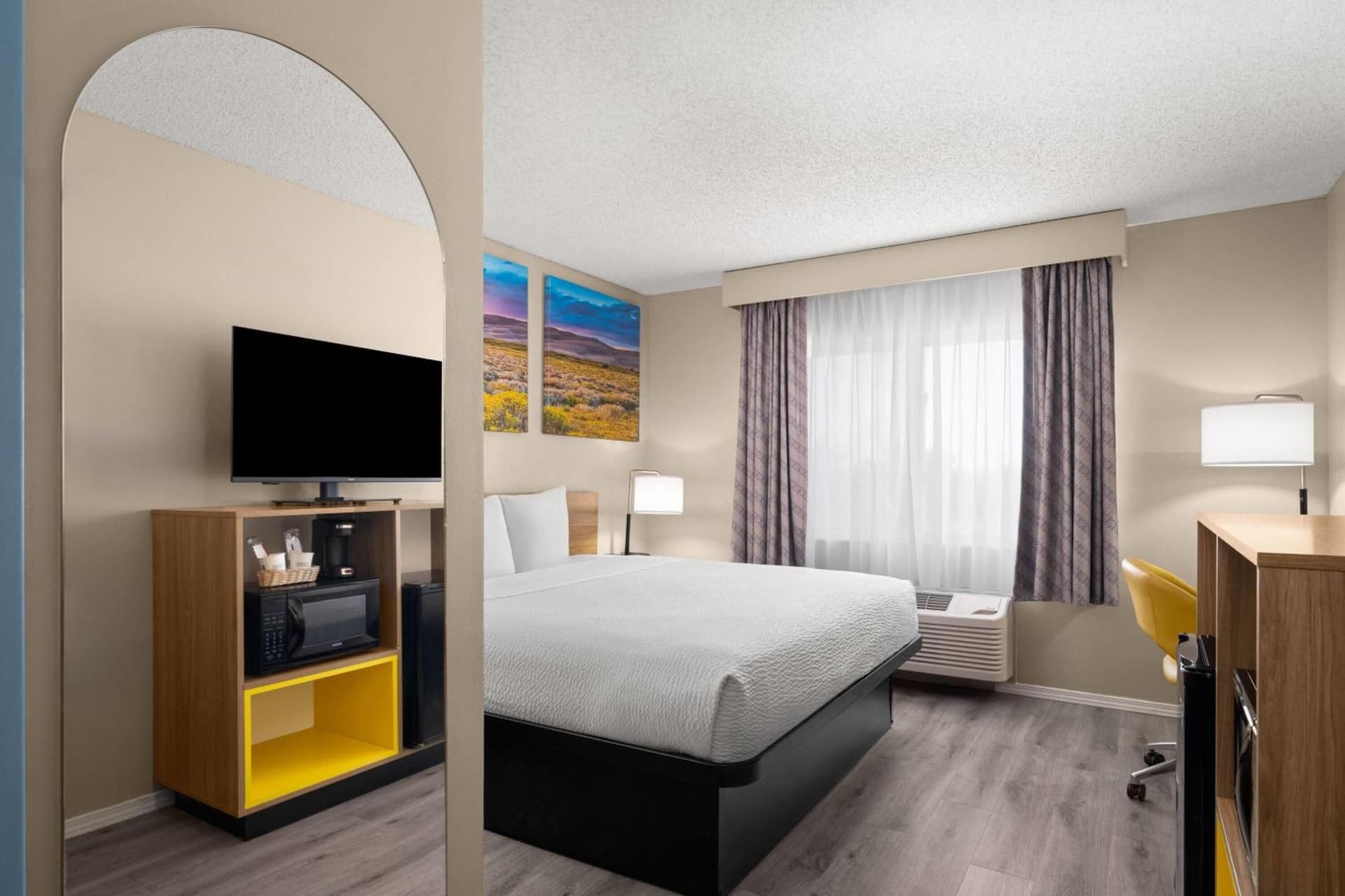 Days Inn & Suites by Wyndham Airport Albuquerque