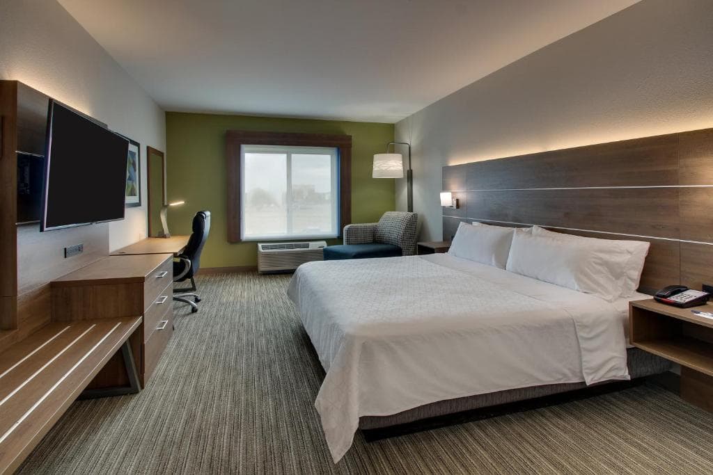 Holiday Inn Express & Suites Chicago North-Waukegan-Gurnee