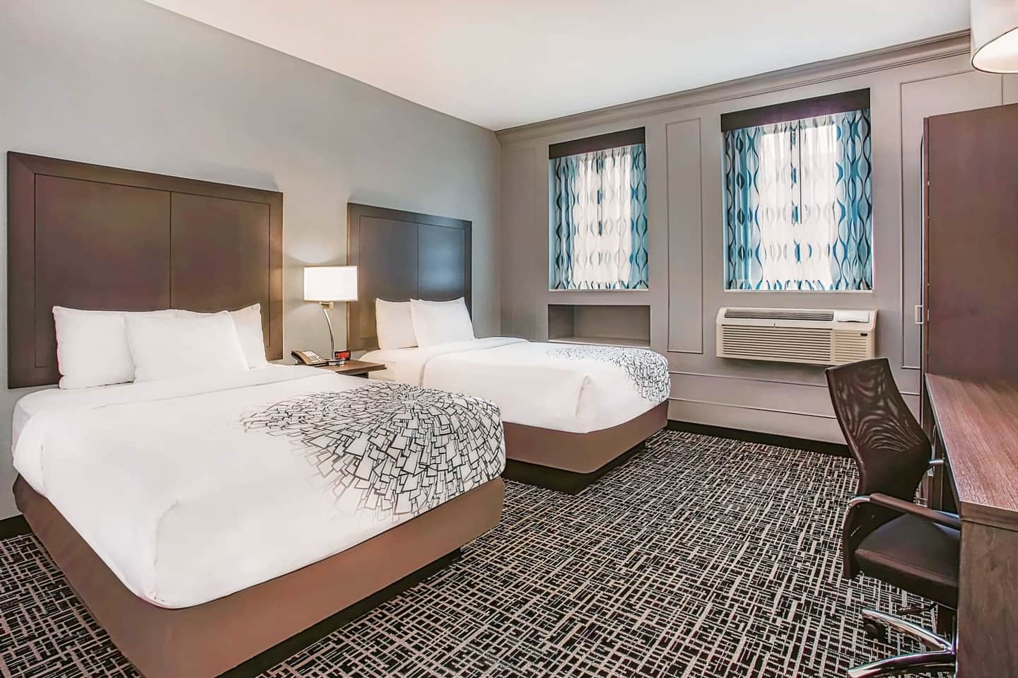 La Quinta Hotel & Suites by Wyndham Baltimore Downtown