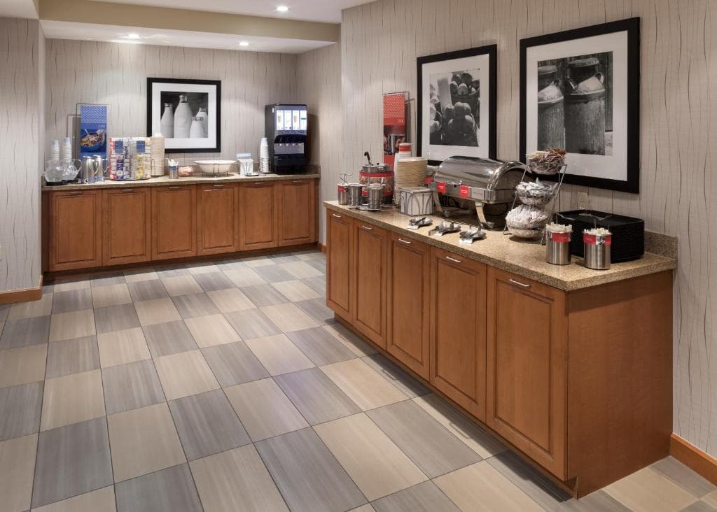Hampton Inn & Suites St. Louis @ Forest Park