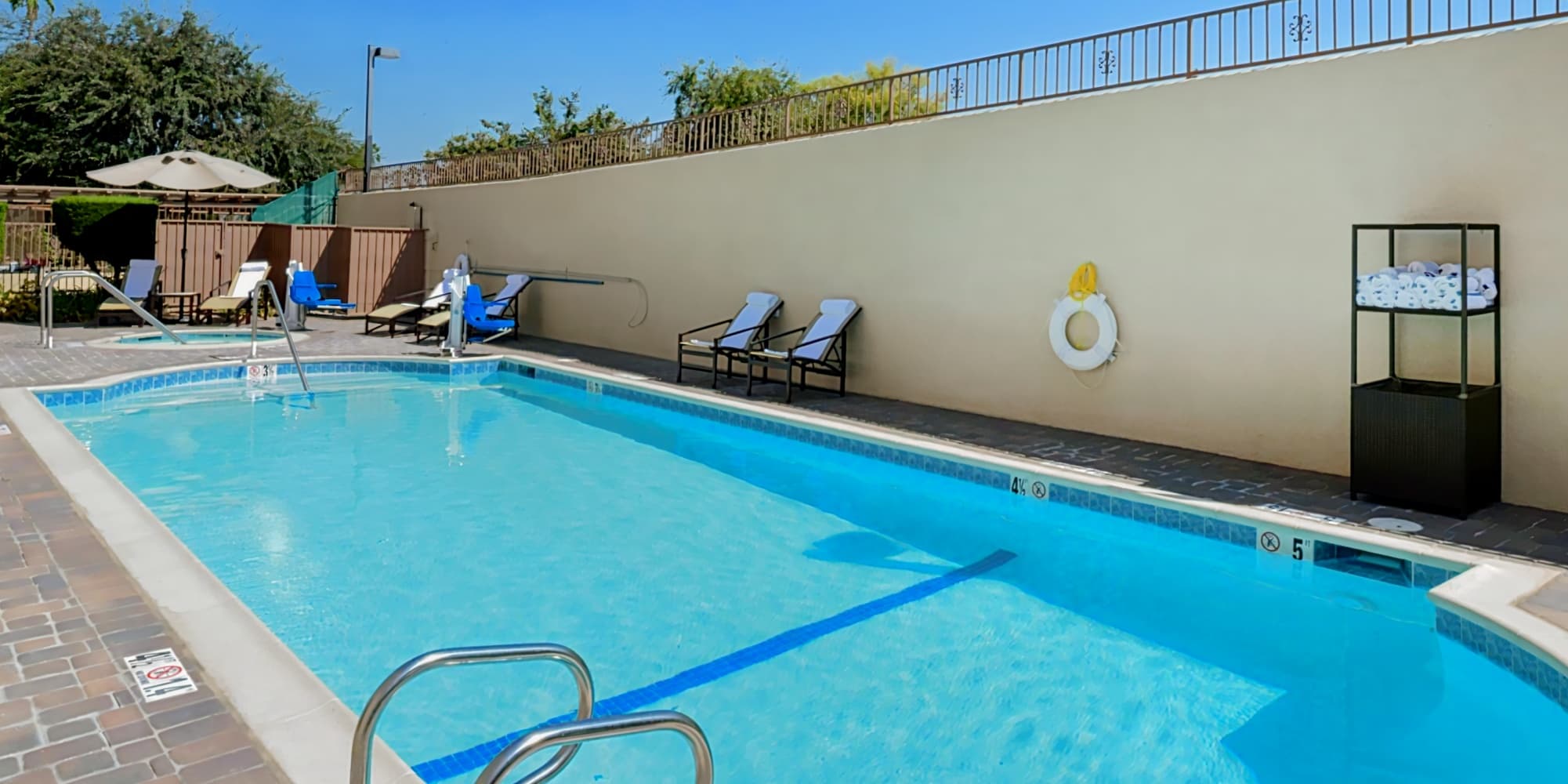 Holiday Inn Express Hotel & Suites Pasadena-Colorado Boulevard, an IHG Hotel