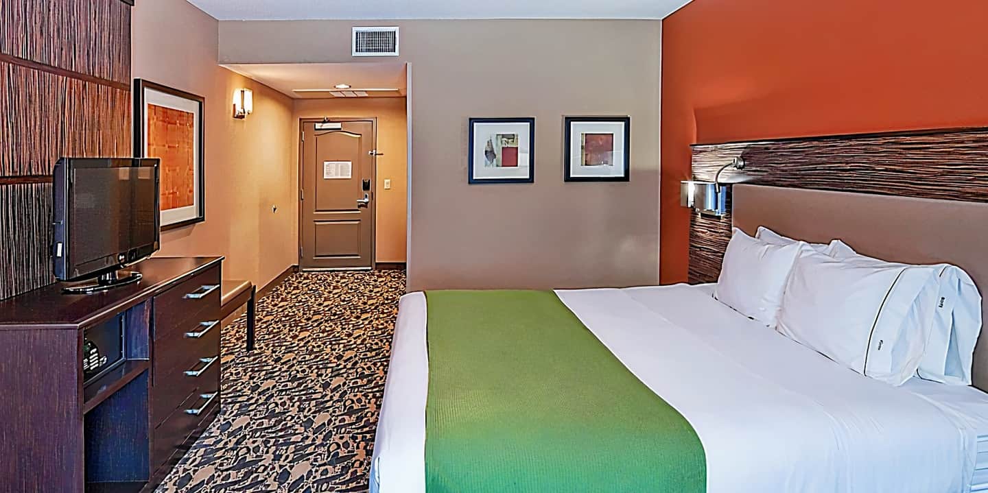 Holiday Inn Express & Suites North Dallas at Preston