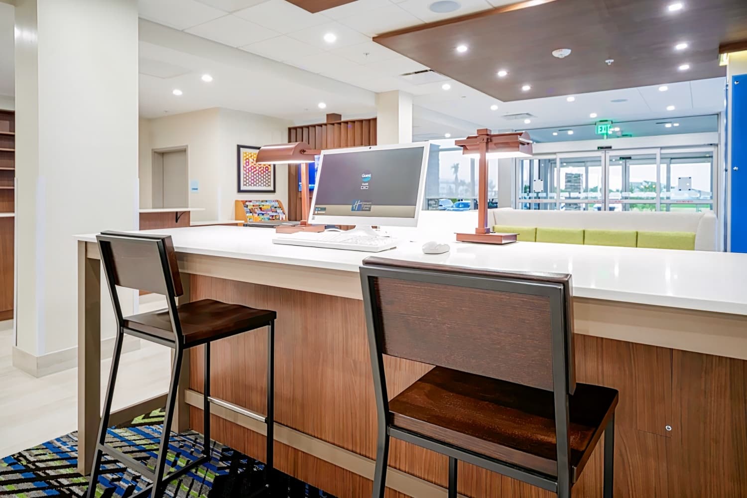 Holiday Inn Express & Suites - Fort Myers Airport