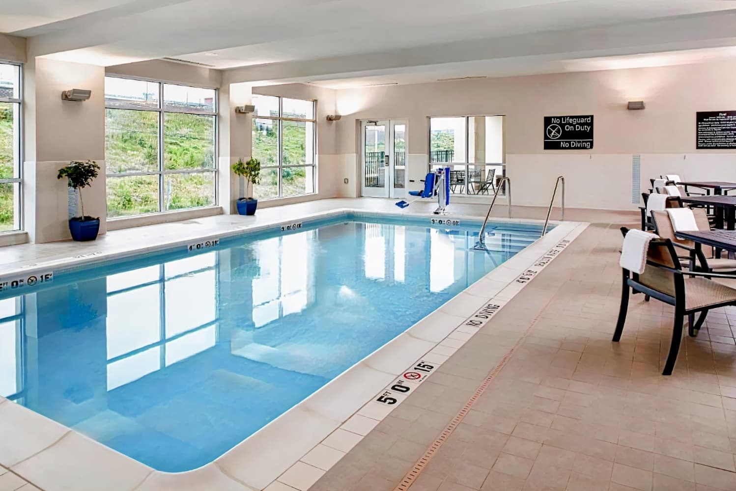 Hampton Inn & Suites Pittsburgh Airport South/Settlers Ridge