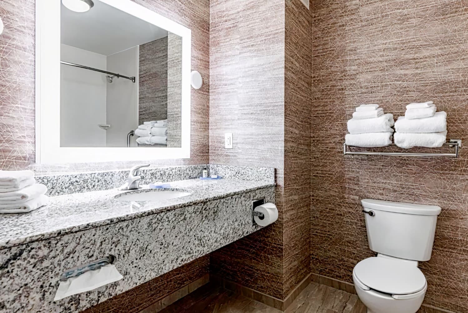 Holiday Inn Express & Suites New Martinsville, an IHG Hotel