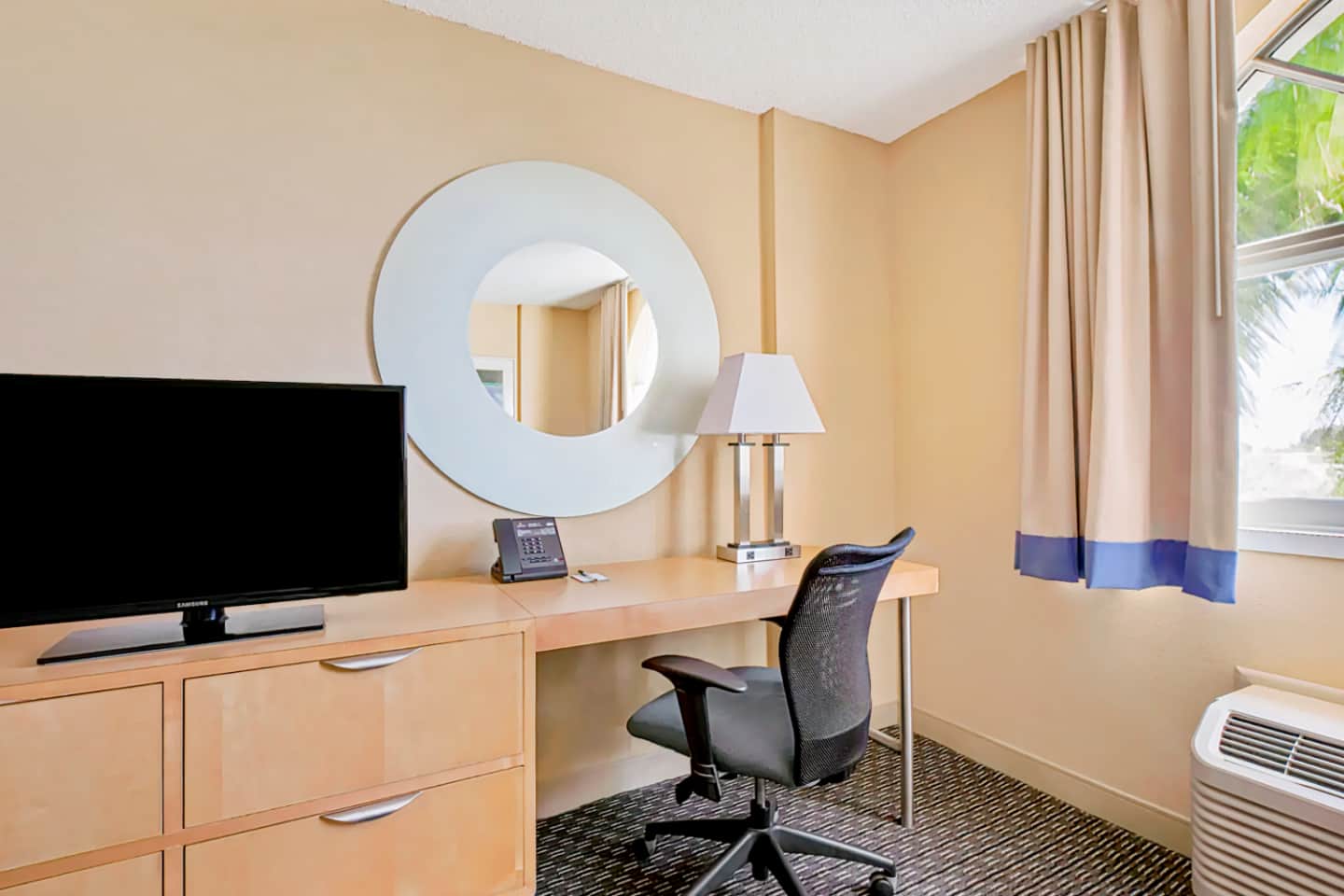 La Quinta Inn & Suites by Wyndham Sunrise