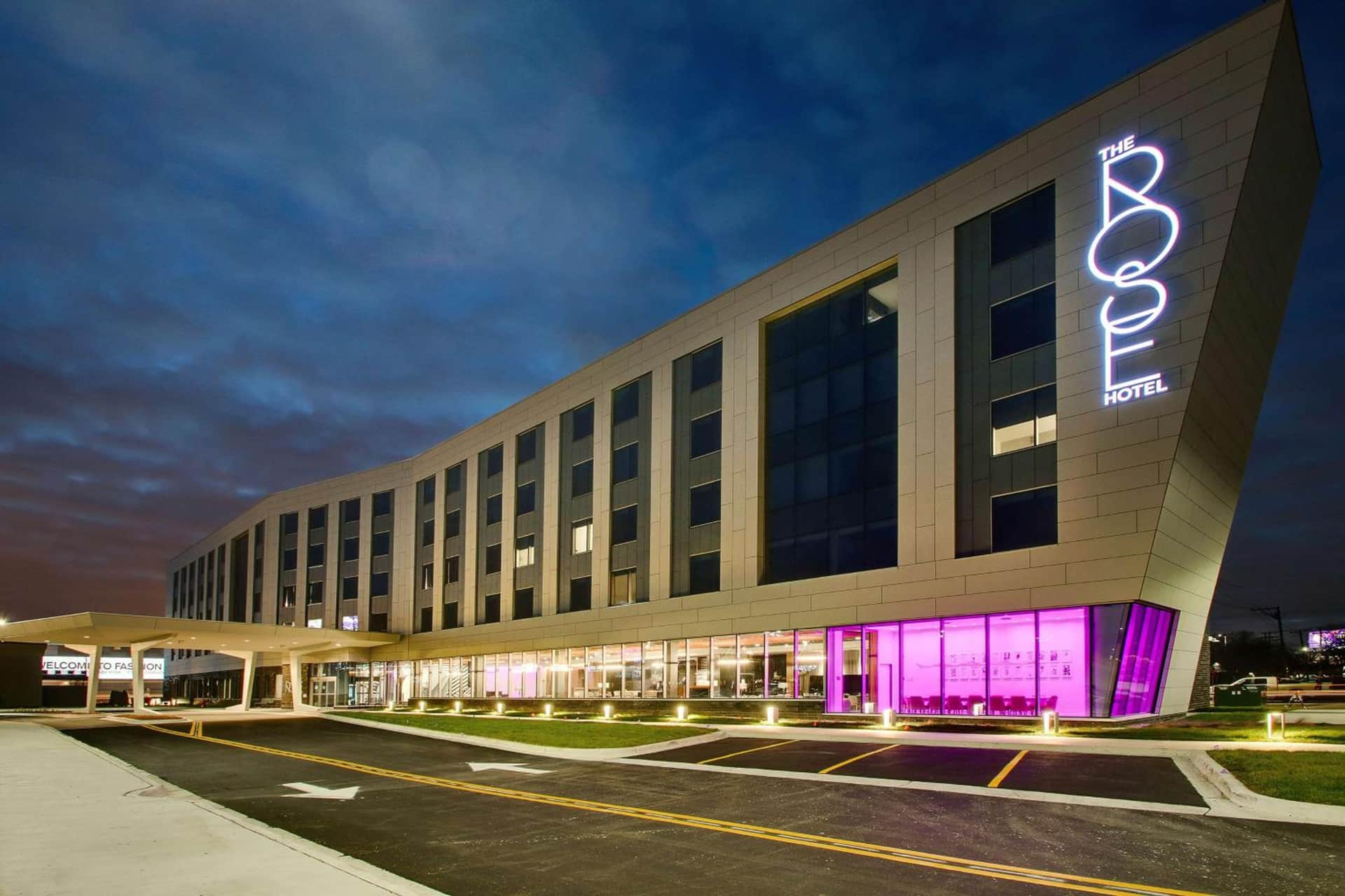 The Rose Hotel Chicago O'hare Tapestry Collection by Hilton