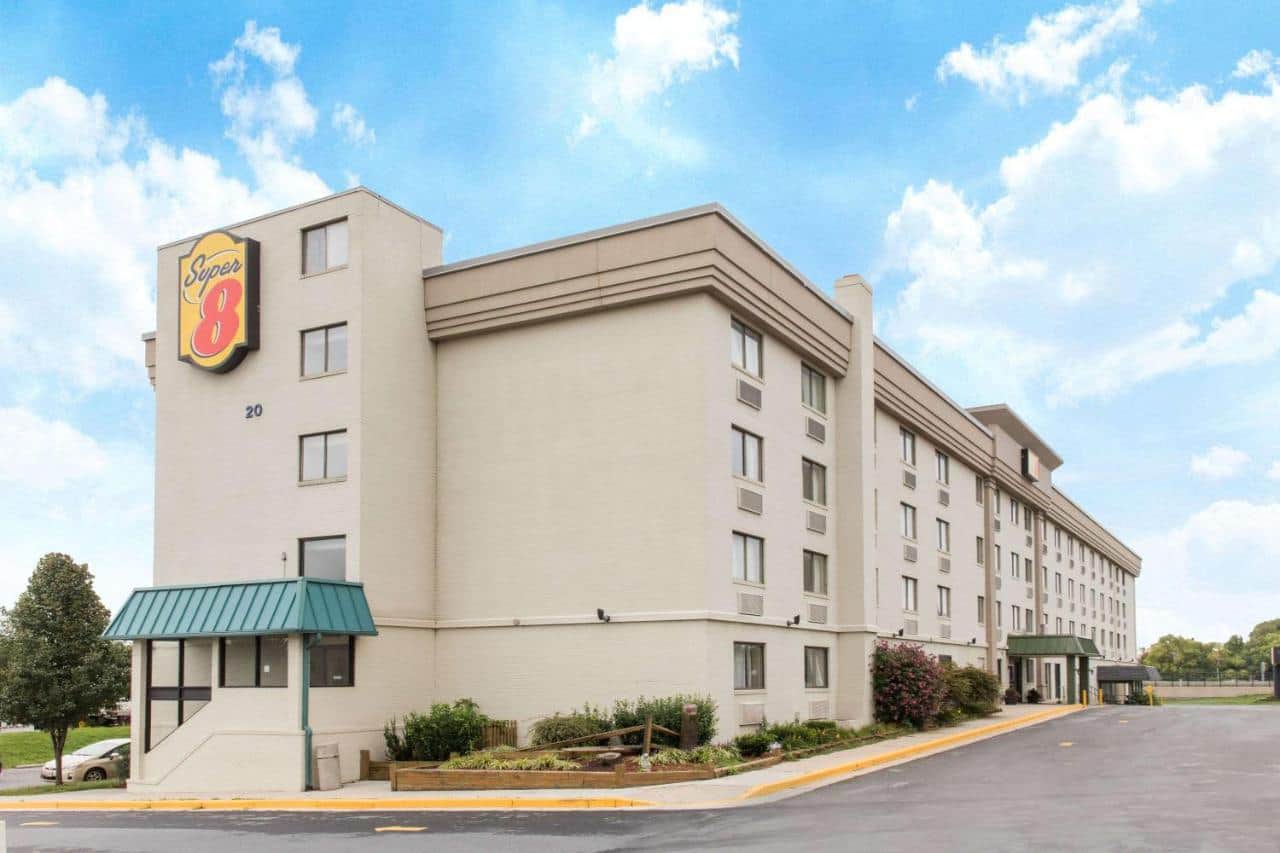 Super 8 by Wyndham Frederick