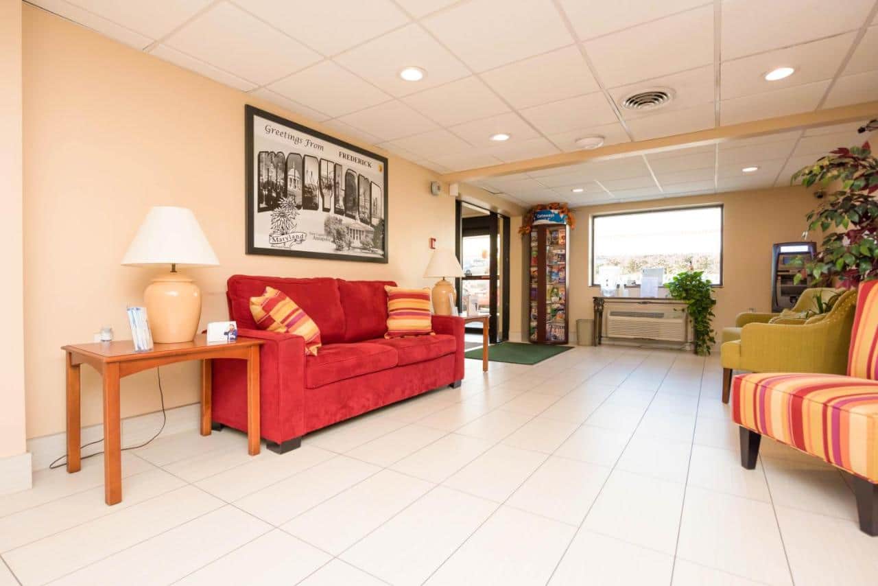 Super 8 by Wyndham Frederick