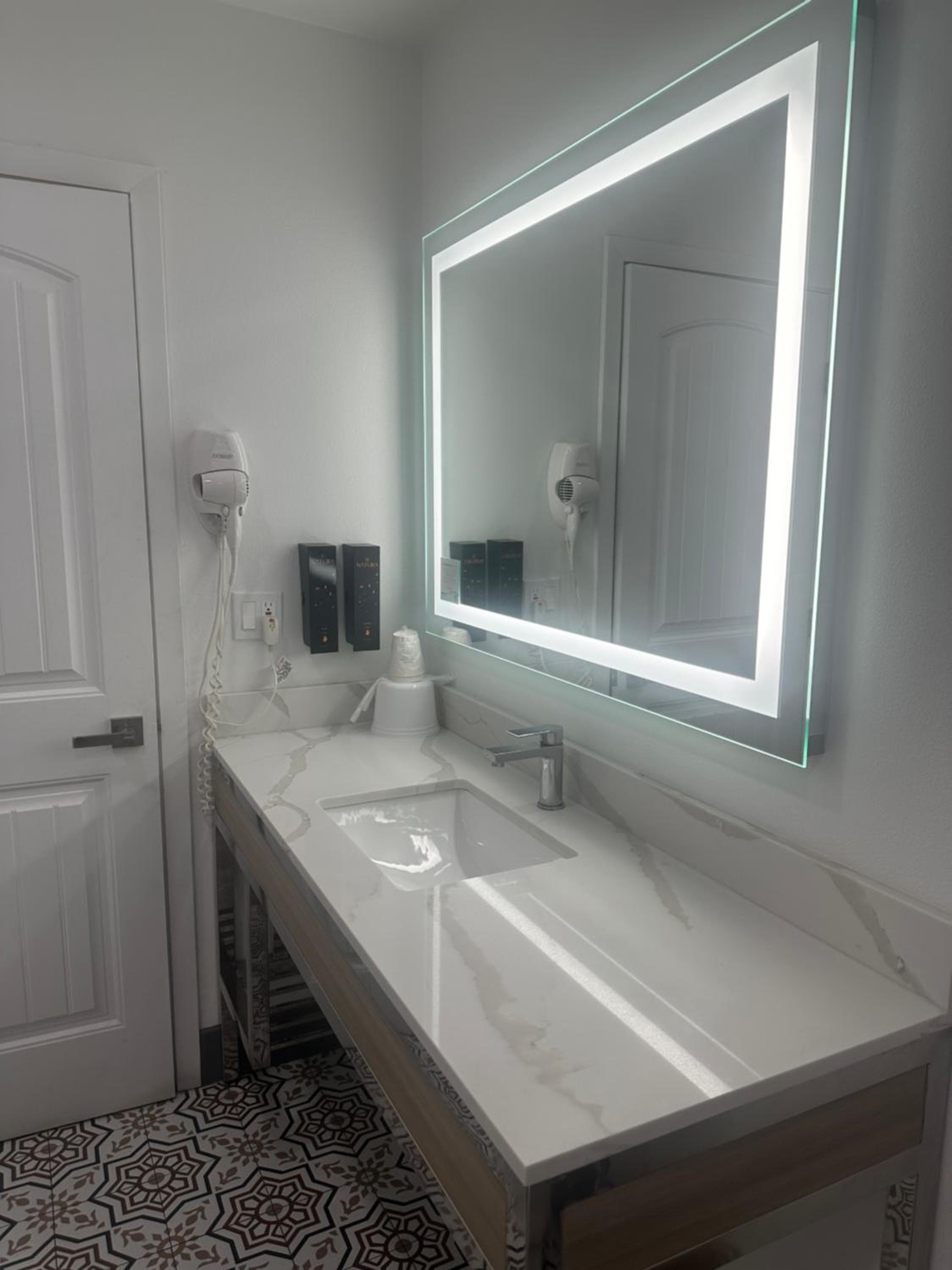 Super 8 by Wyndham Oceanside Downtown