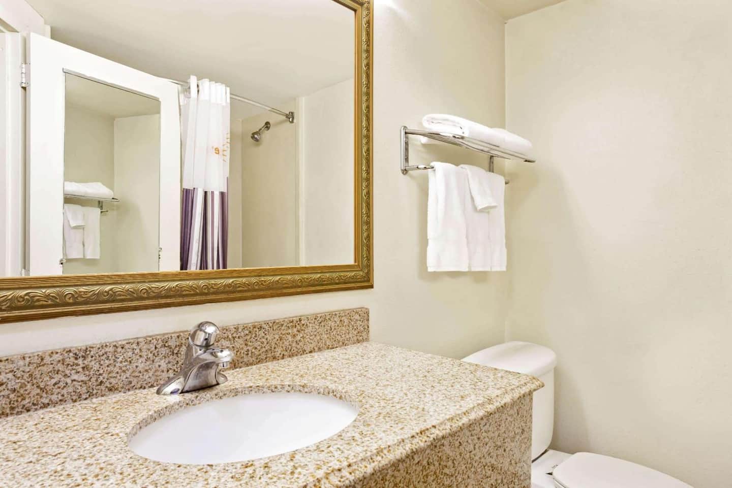 La Quinta by Wyndham Stamford / New York City