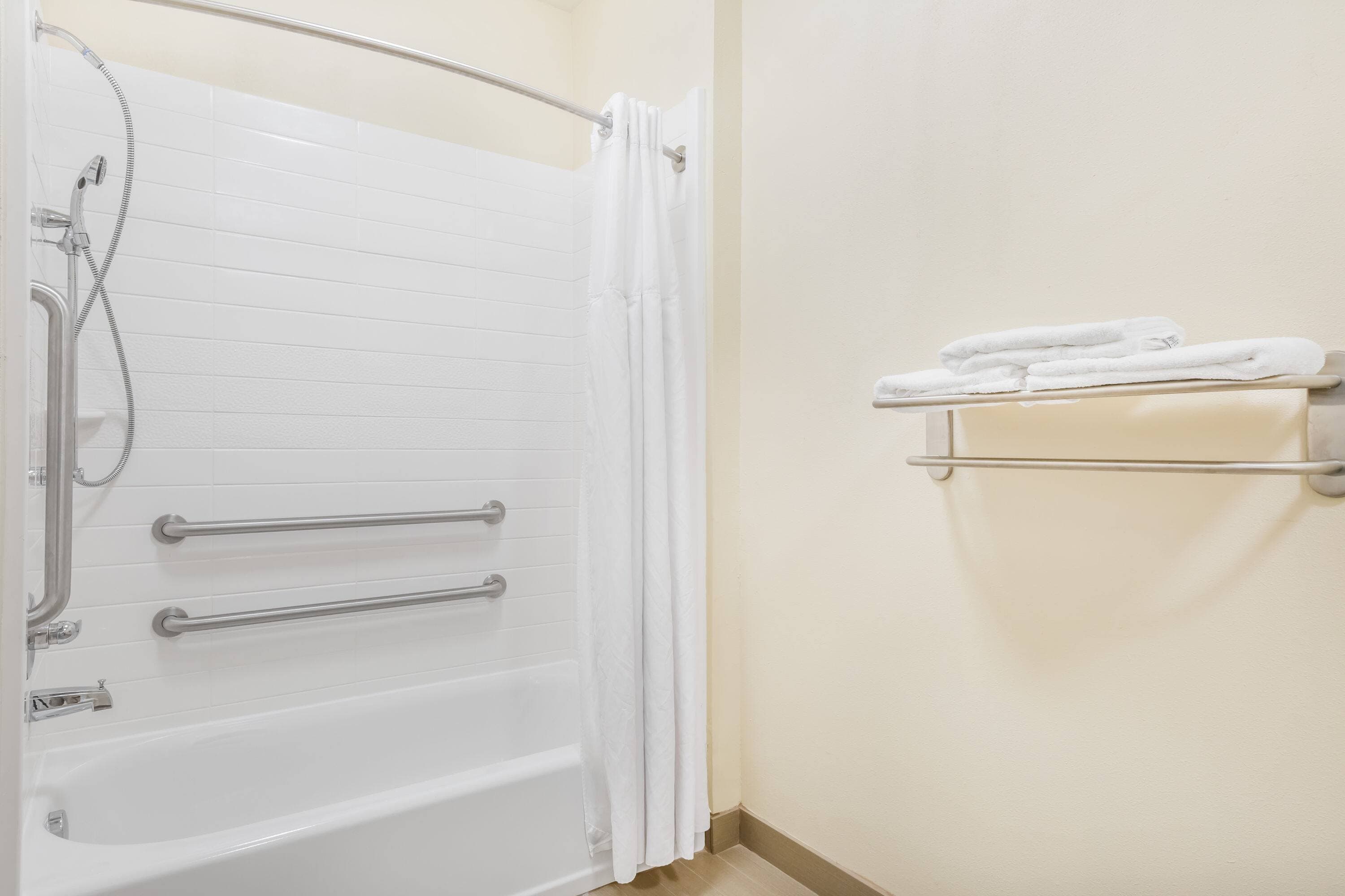 Days Inn & Suites by Wyndham Katy