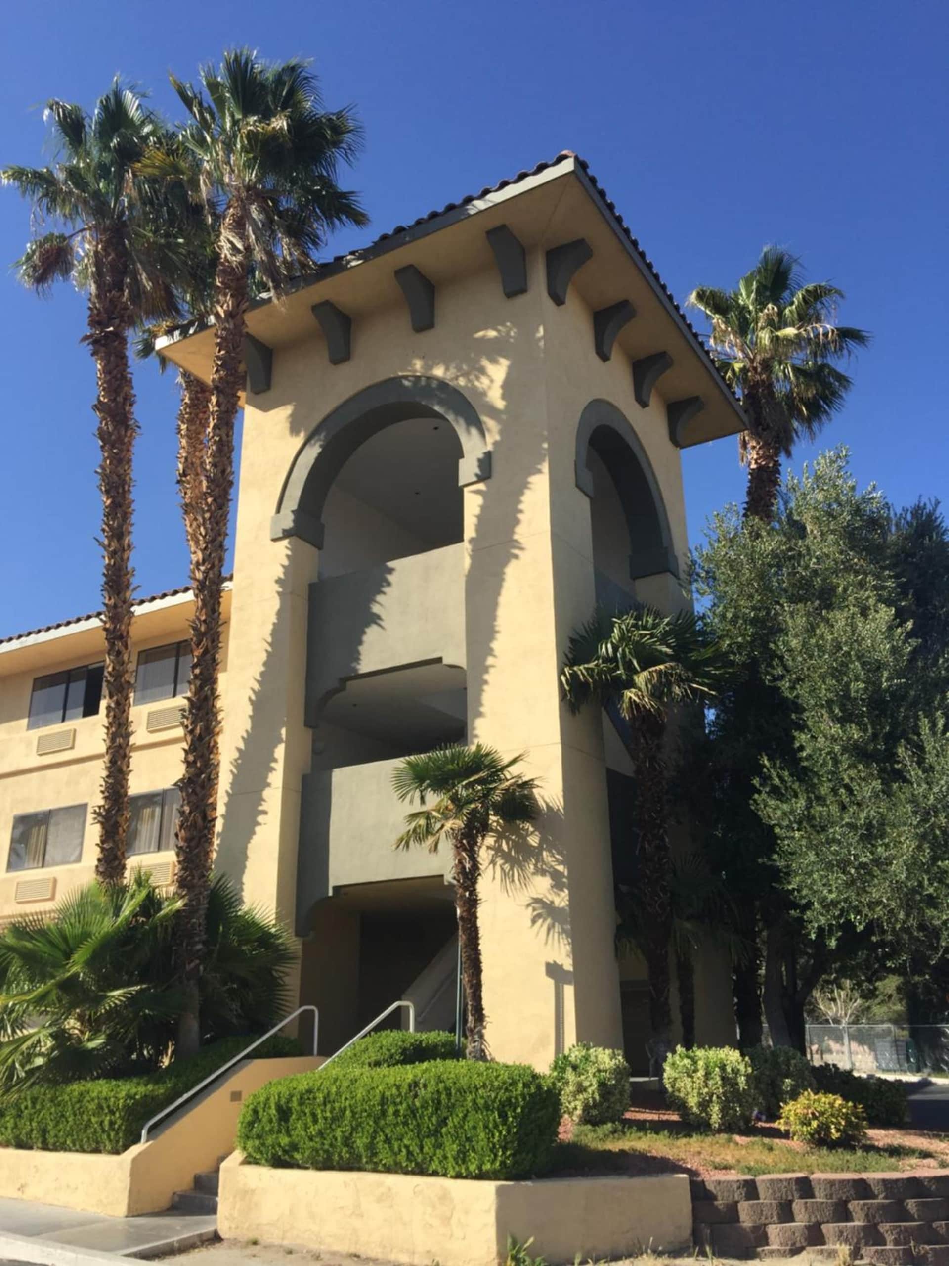 Ramada by Wyndham Barstow