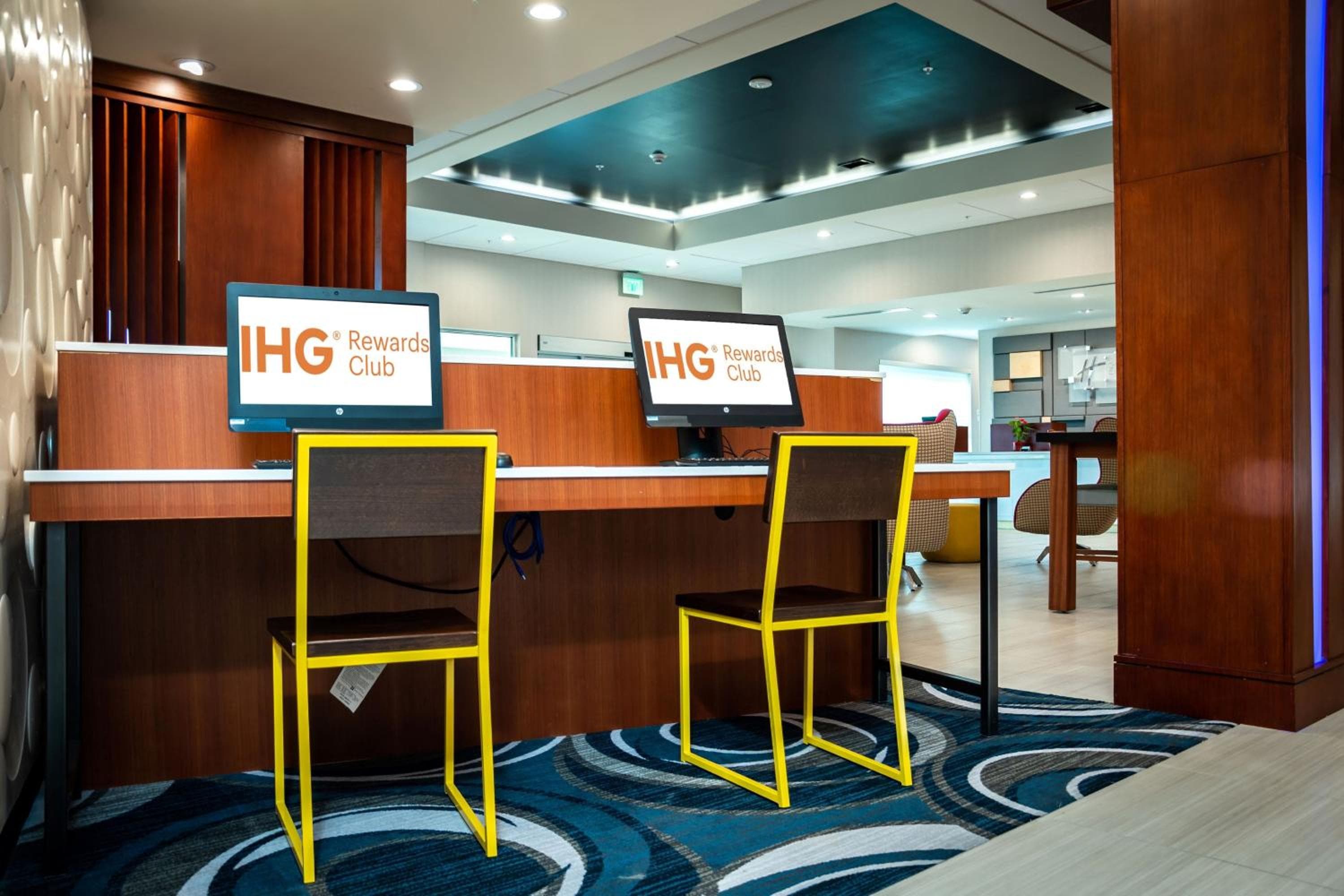 Holiday Inn Express & Suites Orlando - Lake Buena Vista by IHG