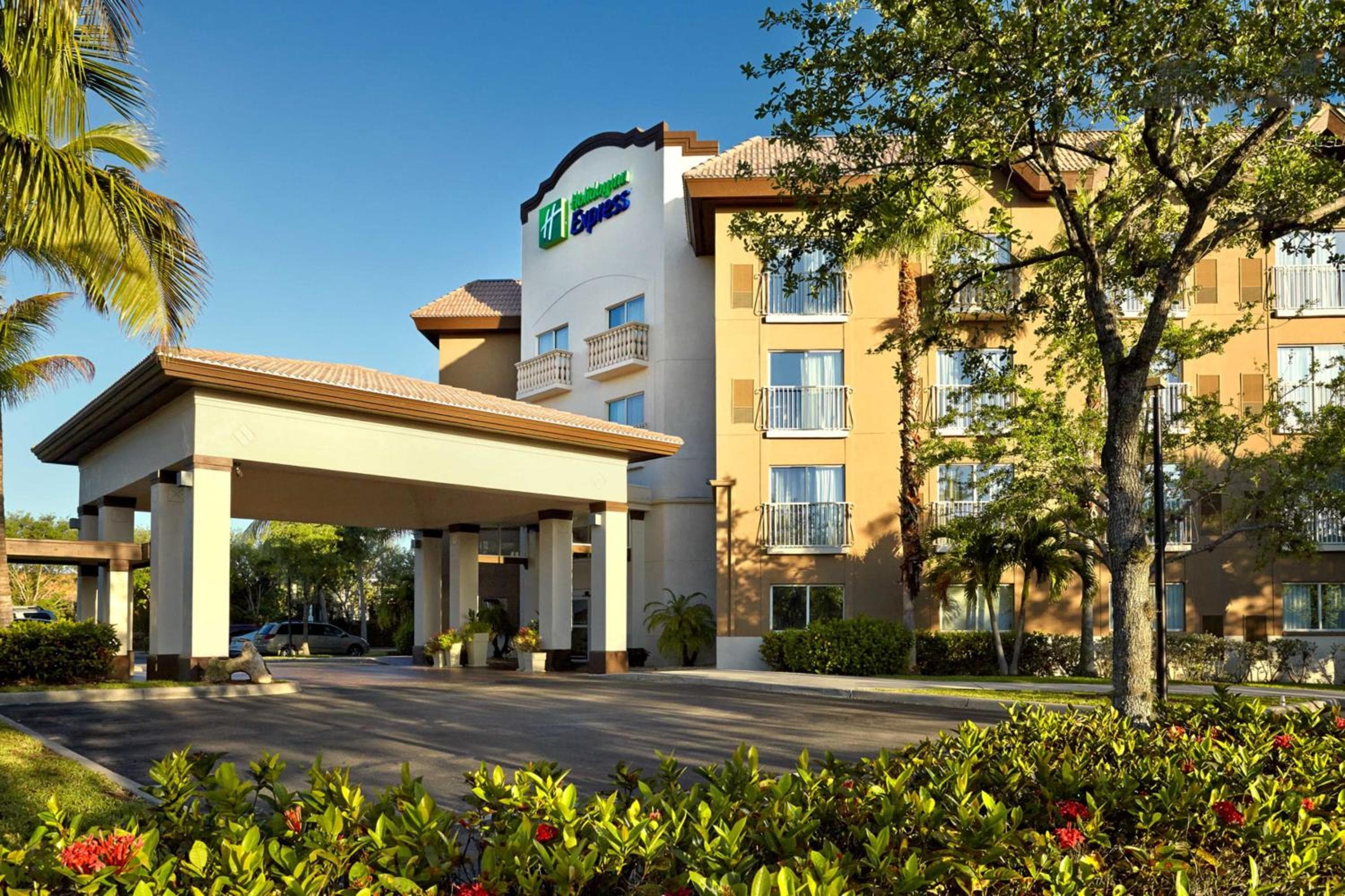 Holiday Inn Express & Suites - Naples Downtown - 5th Avenue