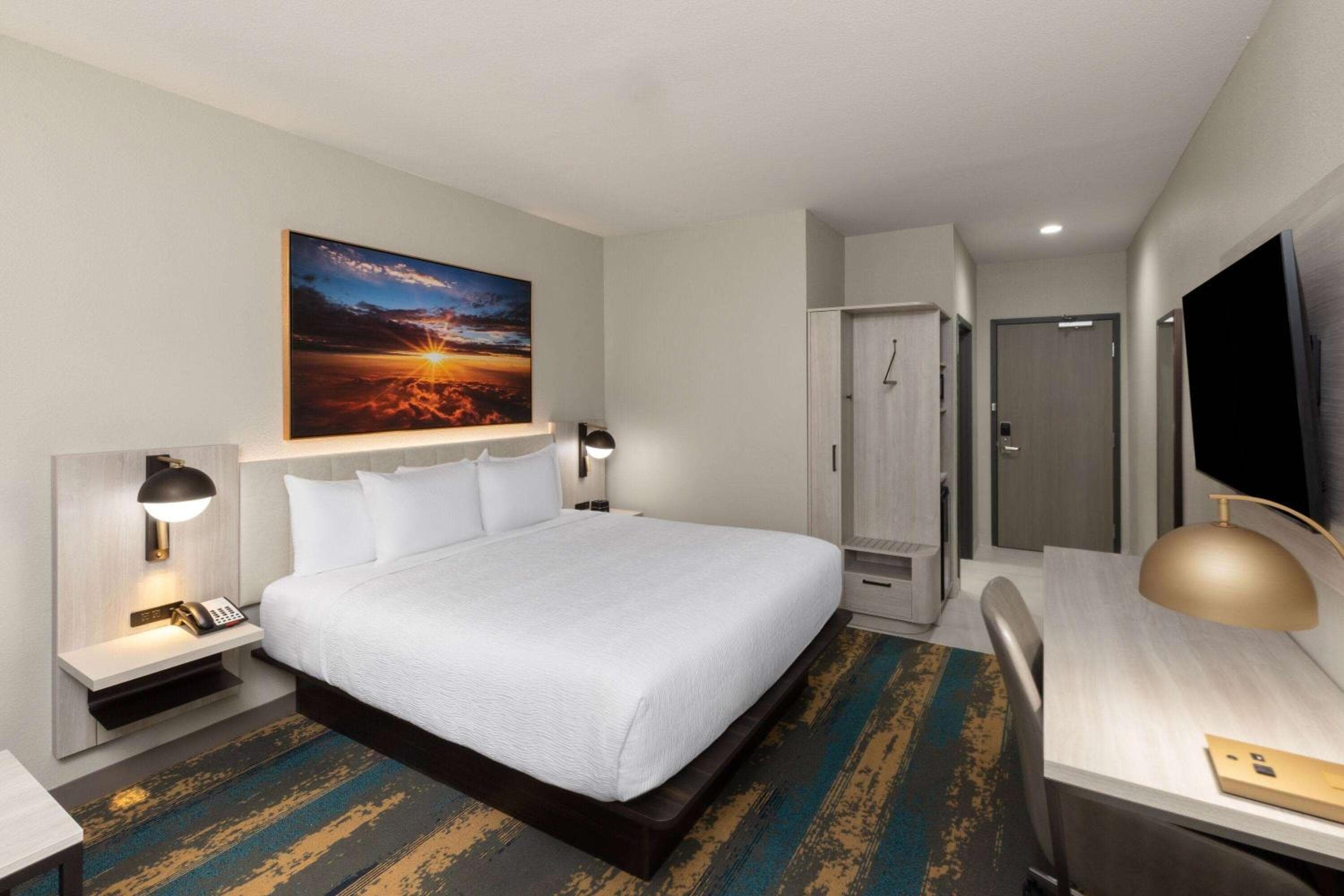 La Quinta Inn & Suites by Wyndham DeSoto