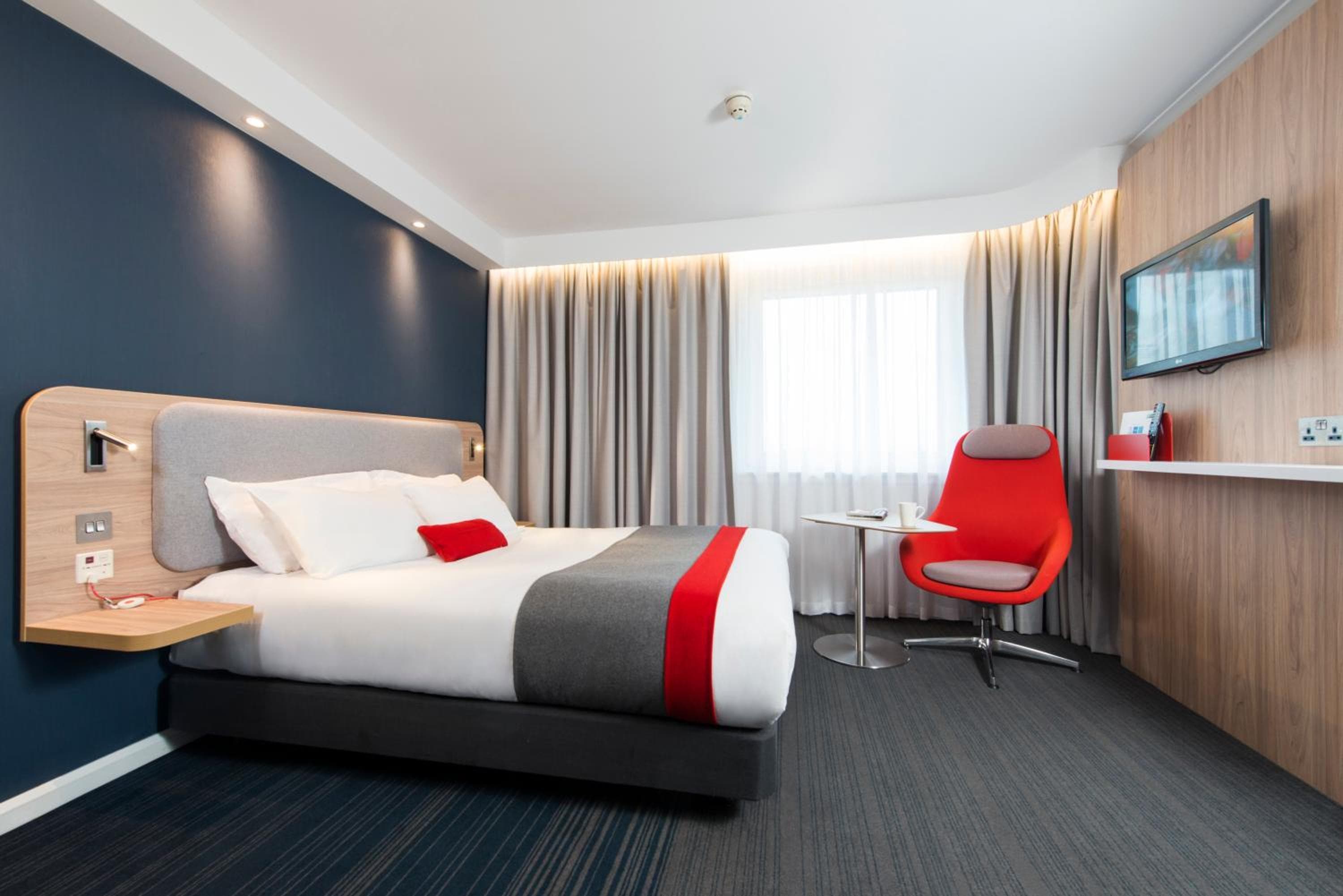 Holiday Inn Express - Milton Keynes by IHG