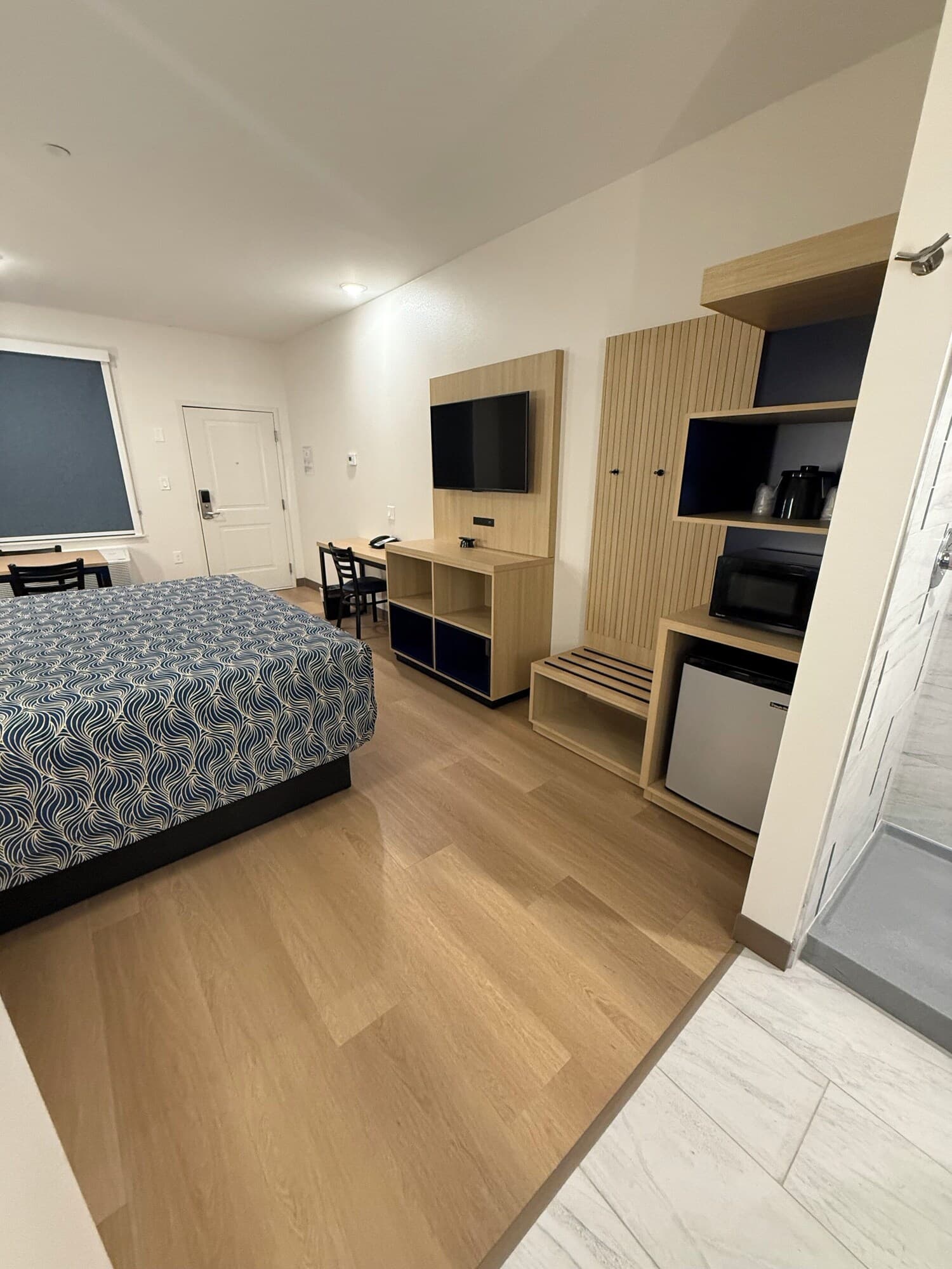 Palace Inn Blue 290 W 43rd & Bingle Rd