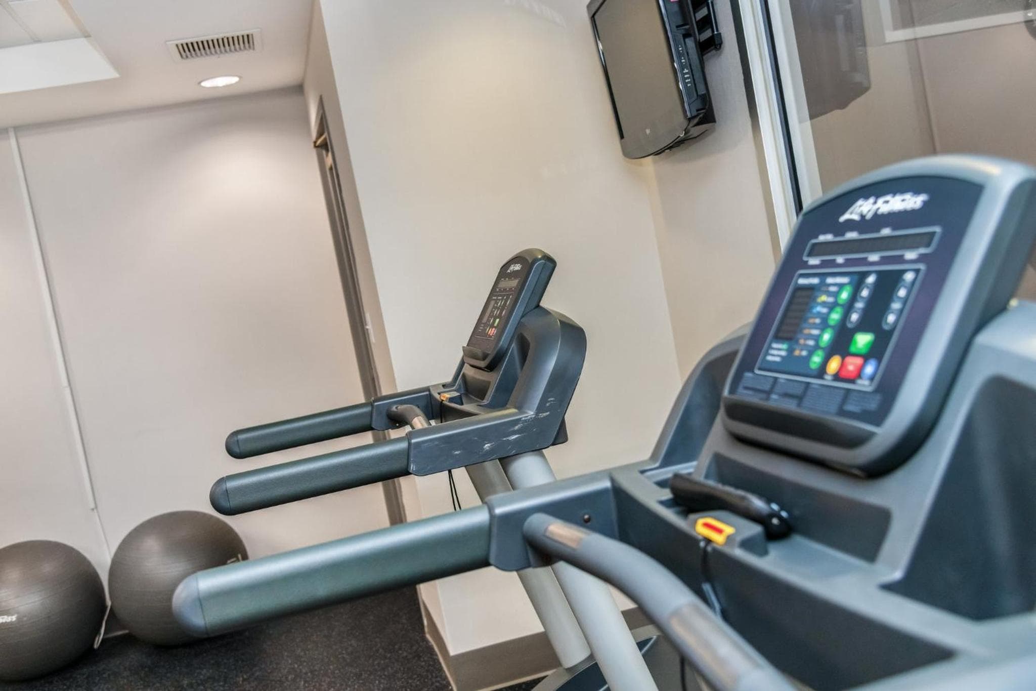 Holiday Inn Express Hotel & Suites Pittsburgh-South Side by IHG