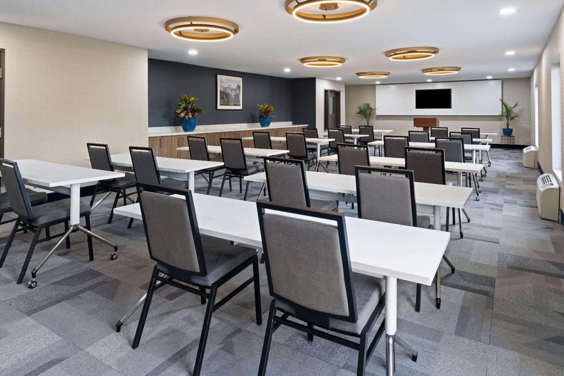 La Quinta Inn & Suites by Wyndham Memphis I-240