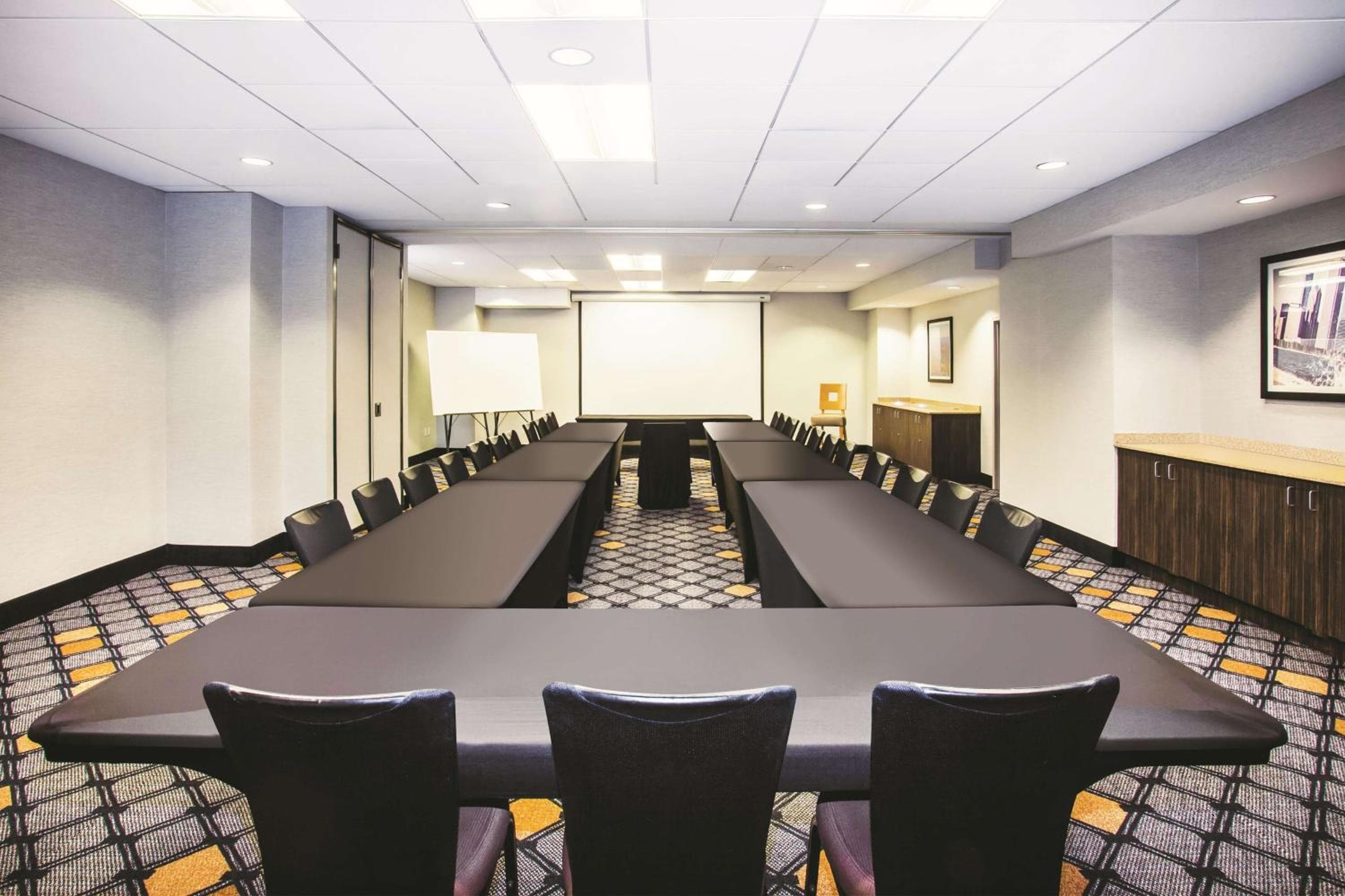 La Quinta Inn & Suites by Wyndham Chicago Downtown