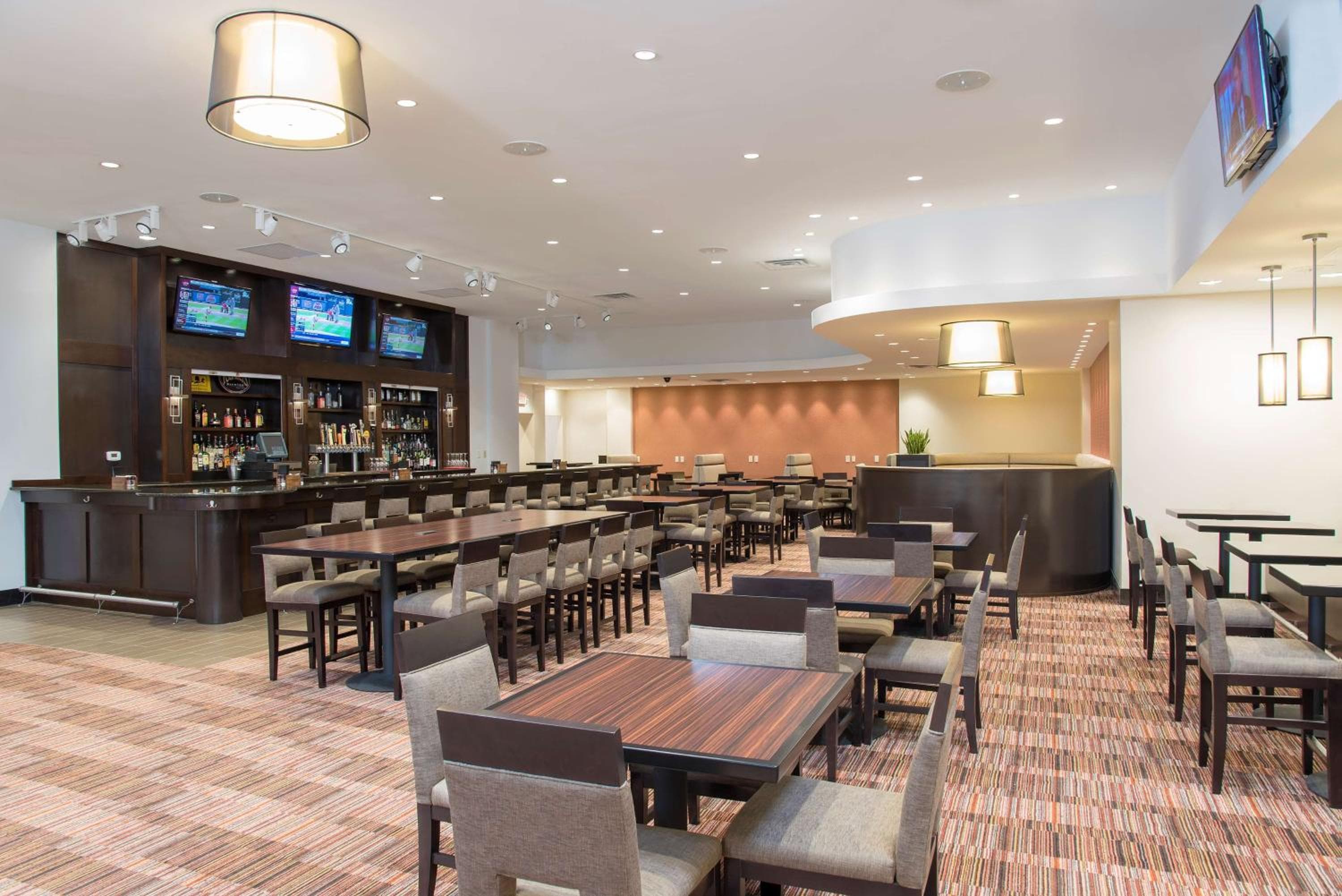DoubleTree by Hilton Hotel Grand Rapids Airport