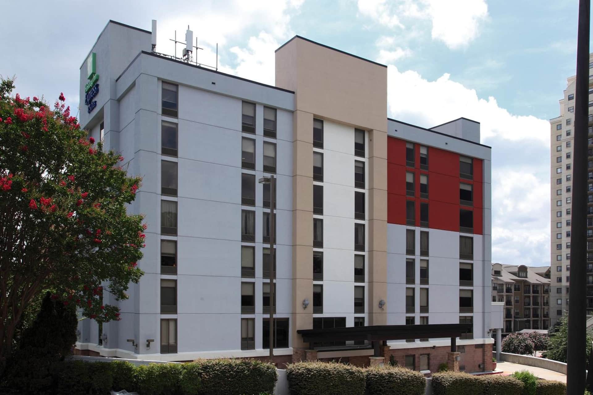 Holiday Inn Express & Suites Atlanta Perimeter Mall Hotel by IHG