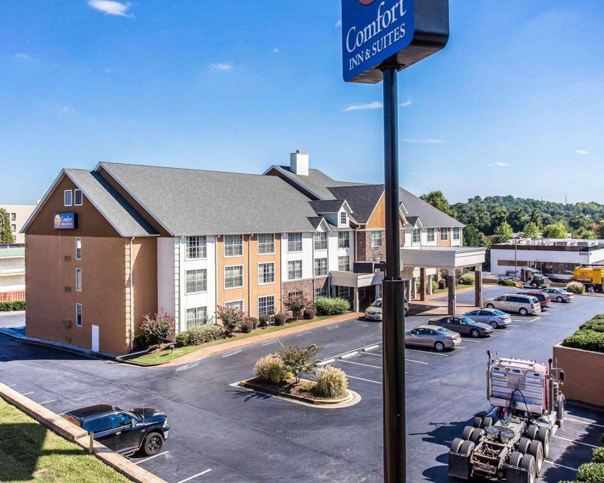 Comfort Inn & Suites – Ballpark Area