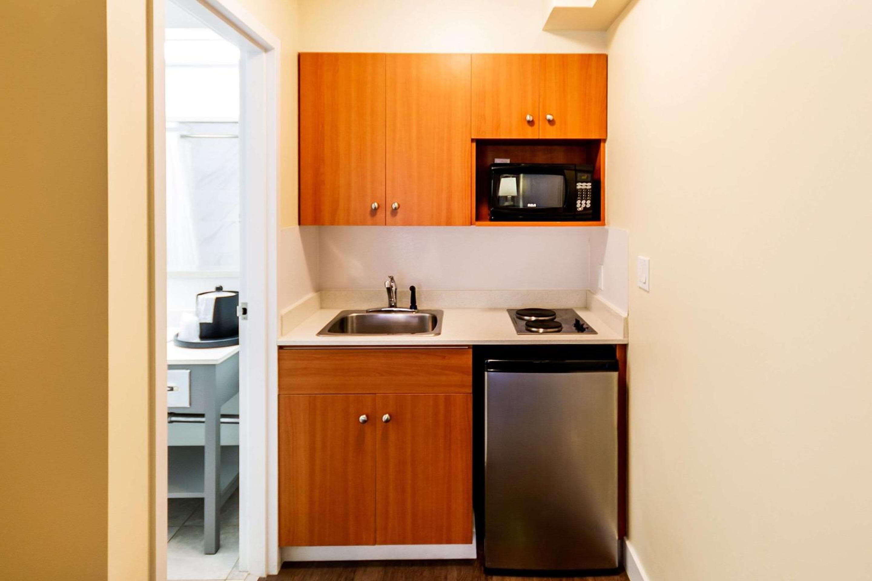 Econo Lodge at the University