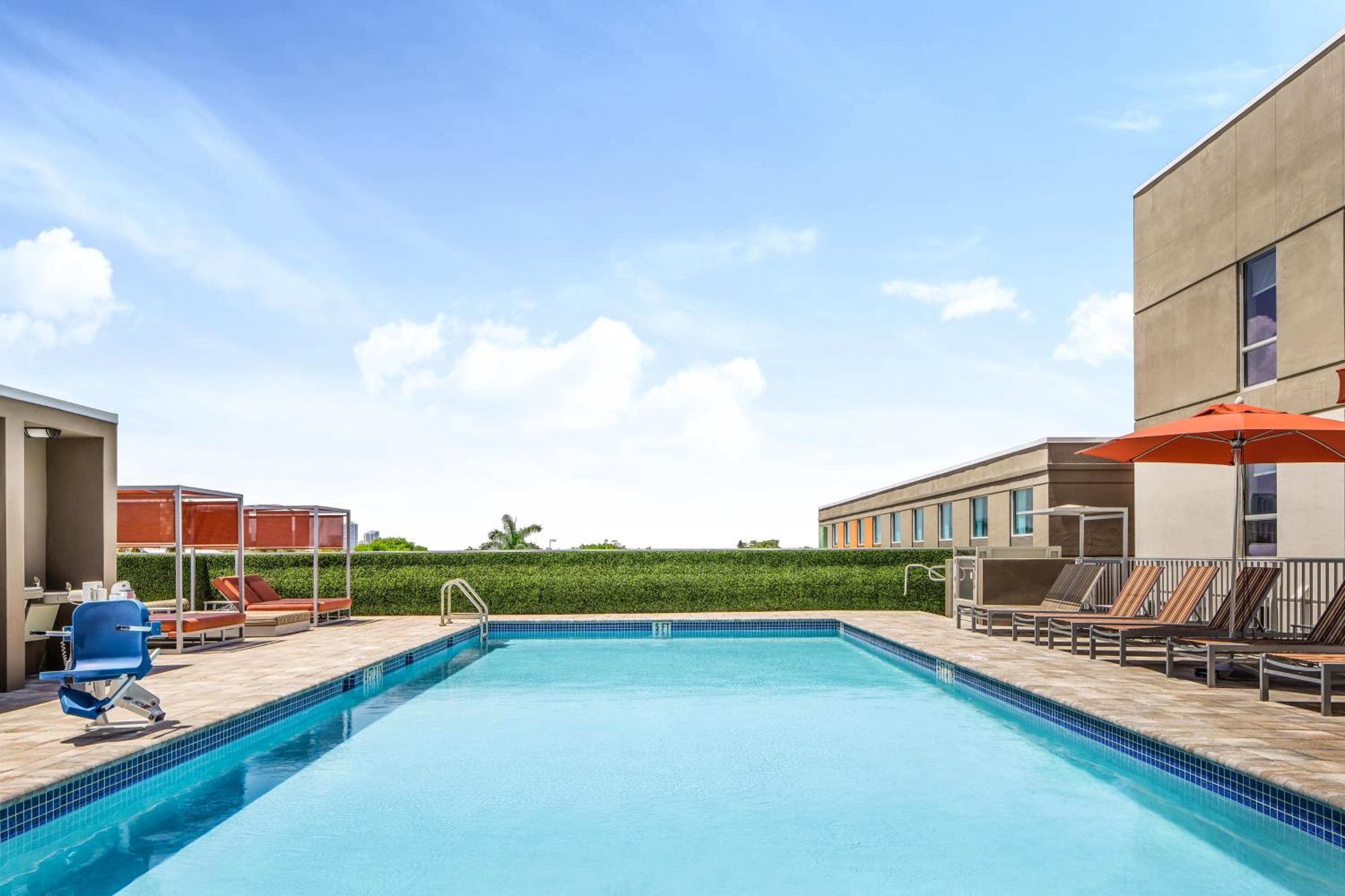 Holiday Inn Express Fort Lauderdale Cruise Airport