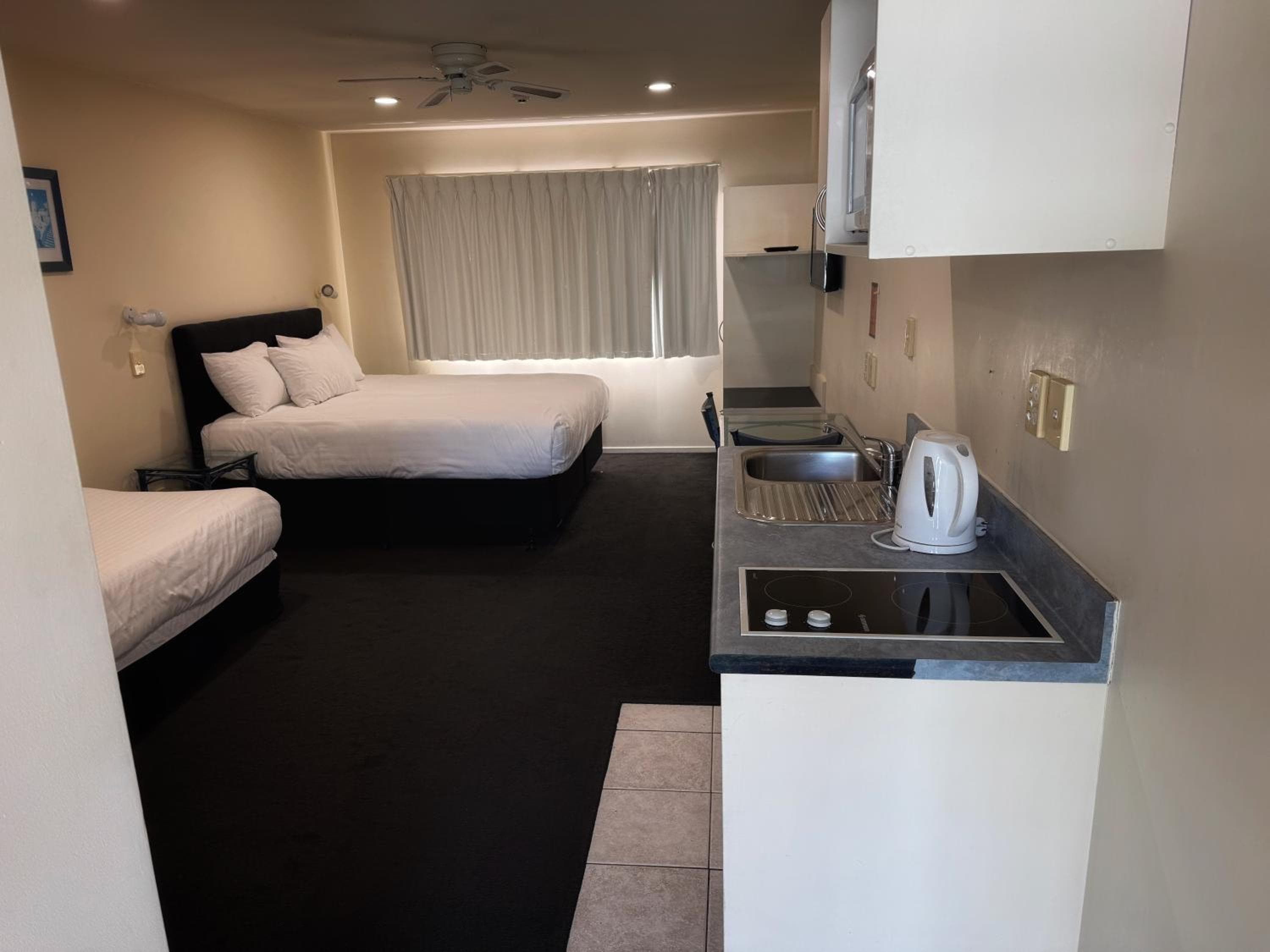 Albany Executive Motor Inn