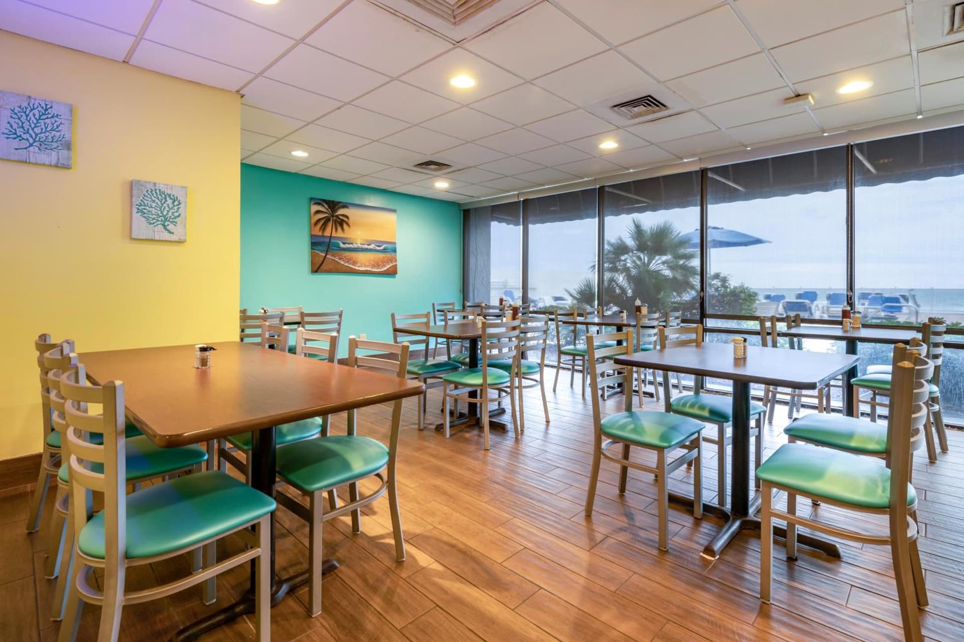 Tropical Winds Oceanfront Hotel
