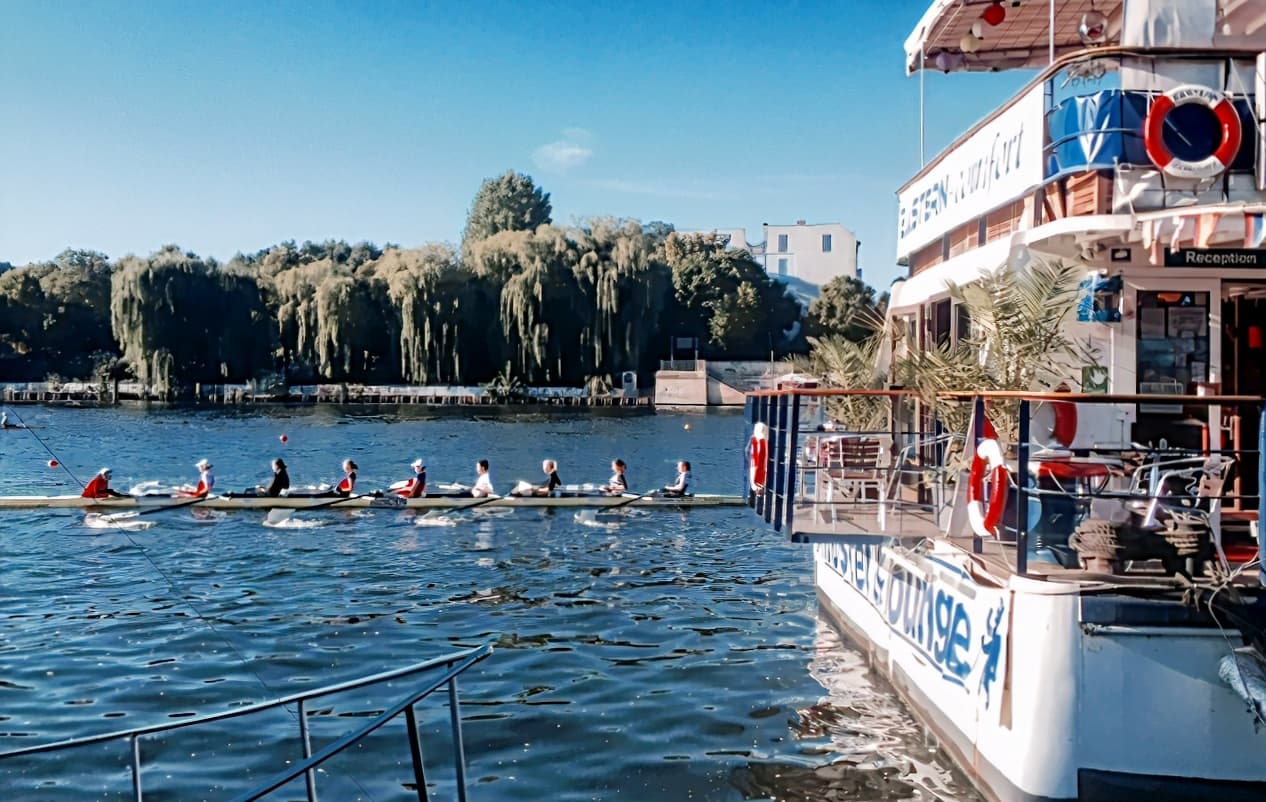 Eastern Comfort Hostel & Hotel Boat